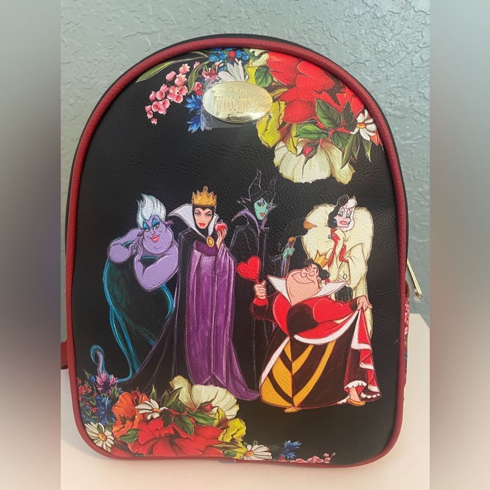 Disney Villains Group Portrait Floral
Mini Backpack